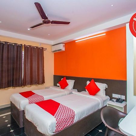 Oyo 22837 Chairmen'S Hotel Бангалор Екстериор снимка