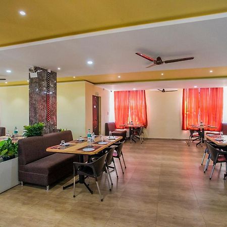 Oyo 22837 Chairmen'S Hotel Бангалор Екстериор снимка