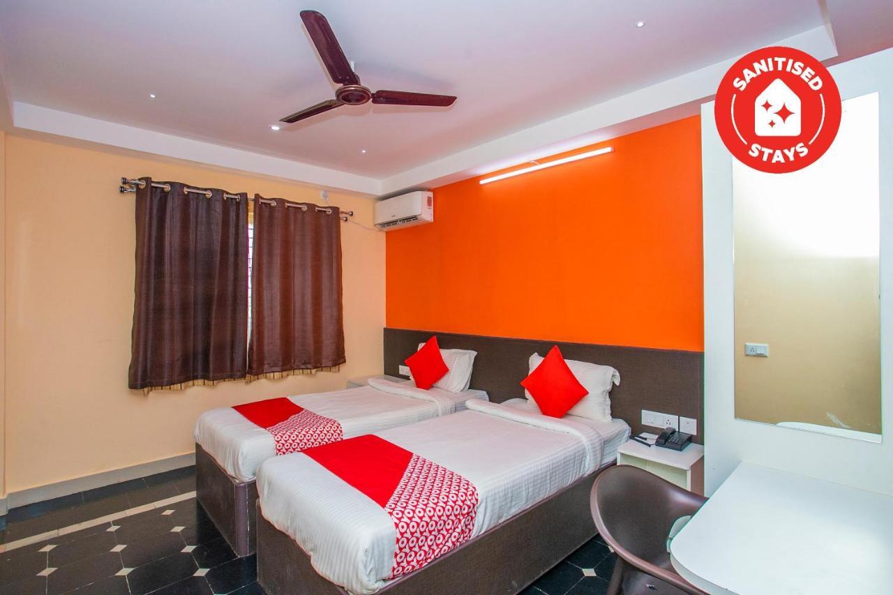 Oyo 22837 Chairmen'S Hotel Бангалор Екстериор снимка