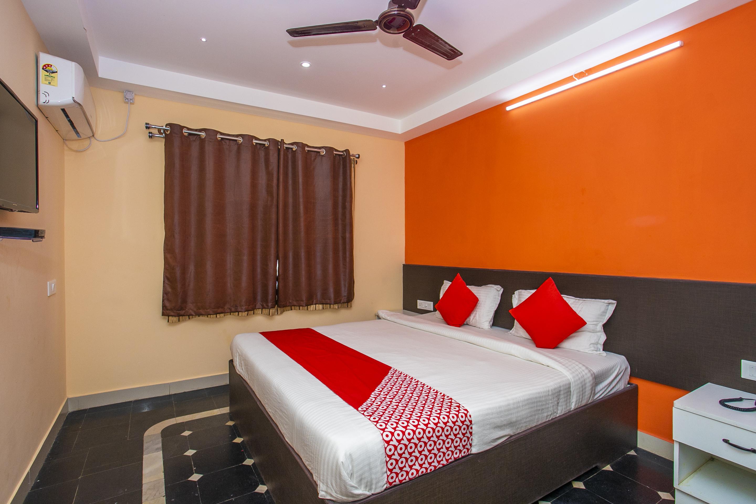 Oyo 22837 Chairmen'S Hotel Бангалор Екстериор снимка