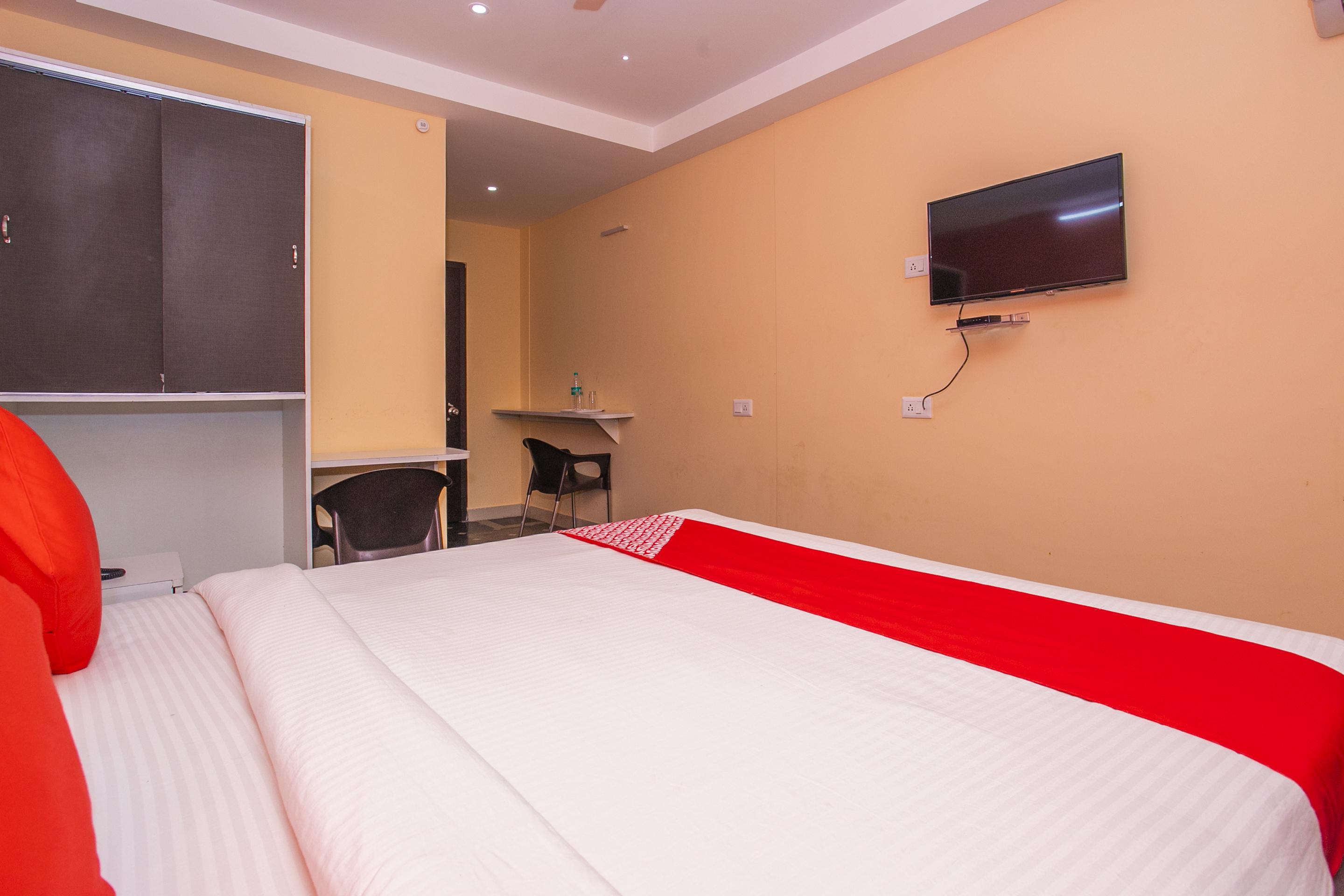 Oyo 22837 Chairmen'S Hotel Бангалор Екстериор снимка