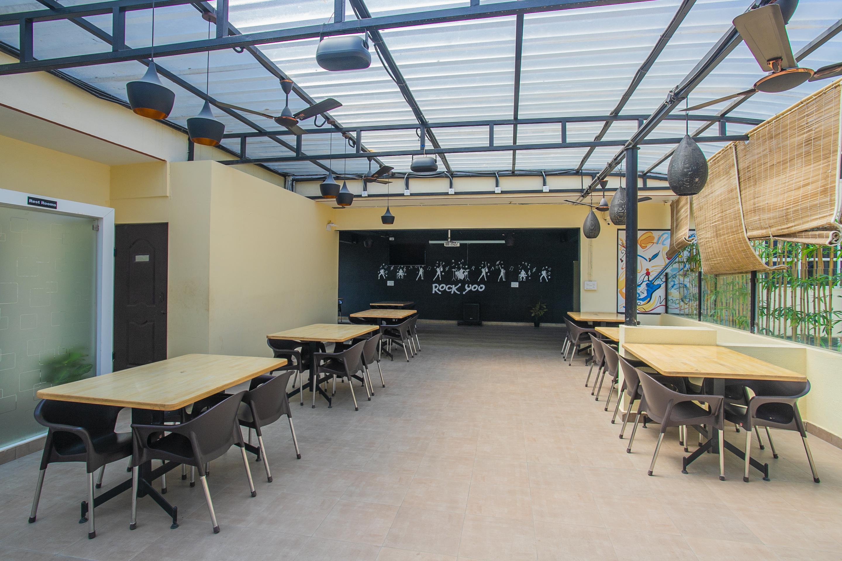 Oyo 22837 Chairmen'S Hotel Бангалор Екстериор снимка