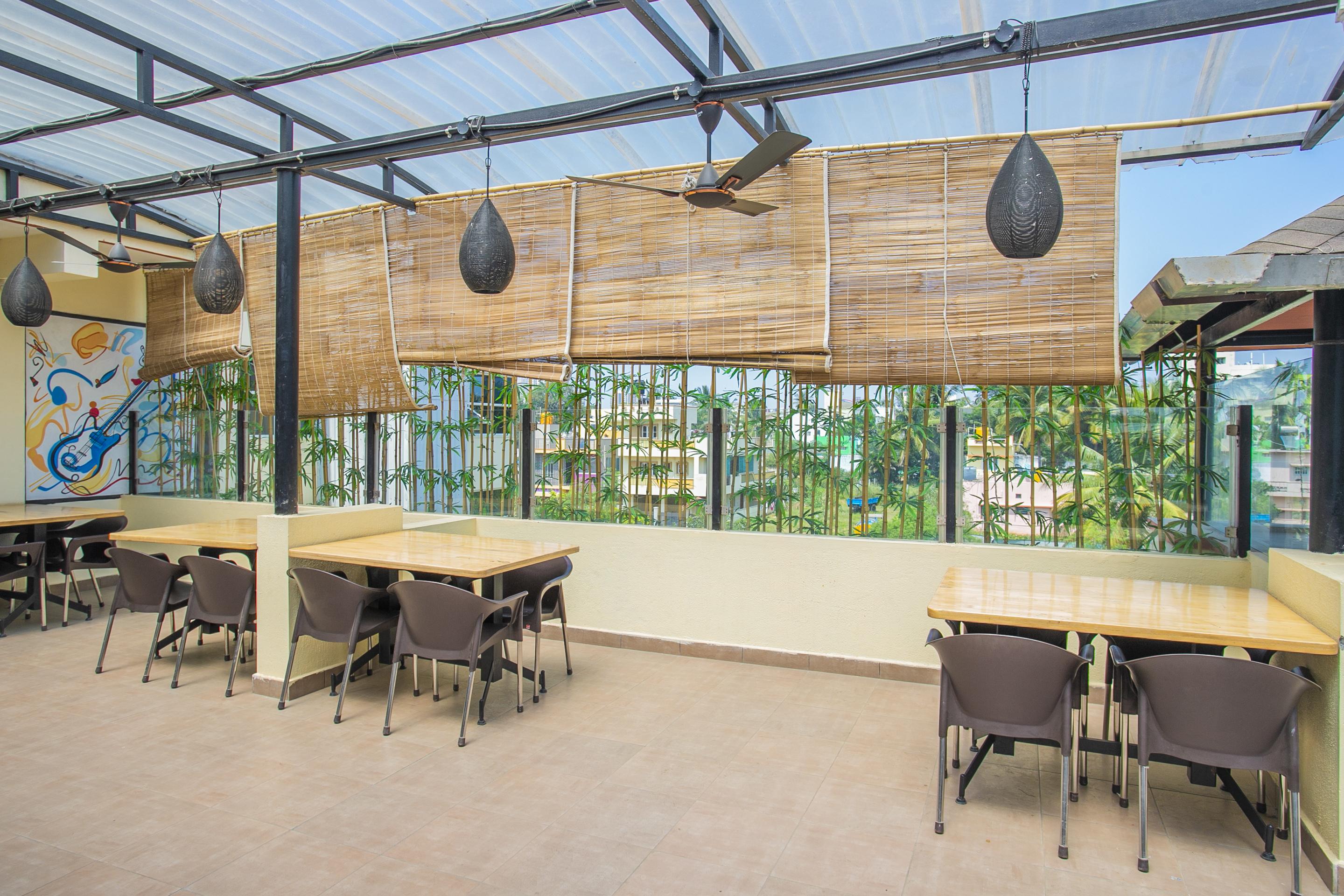 Oyo 22837 Chairmen'S Hotel Бангалор Екстериор снимка