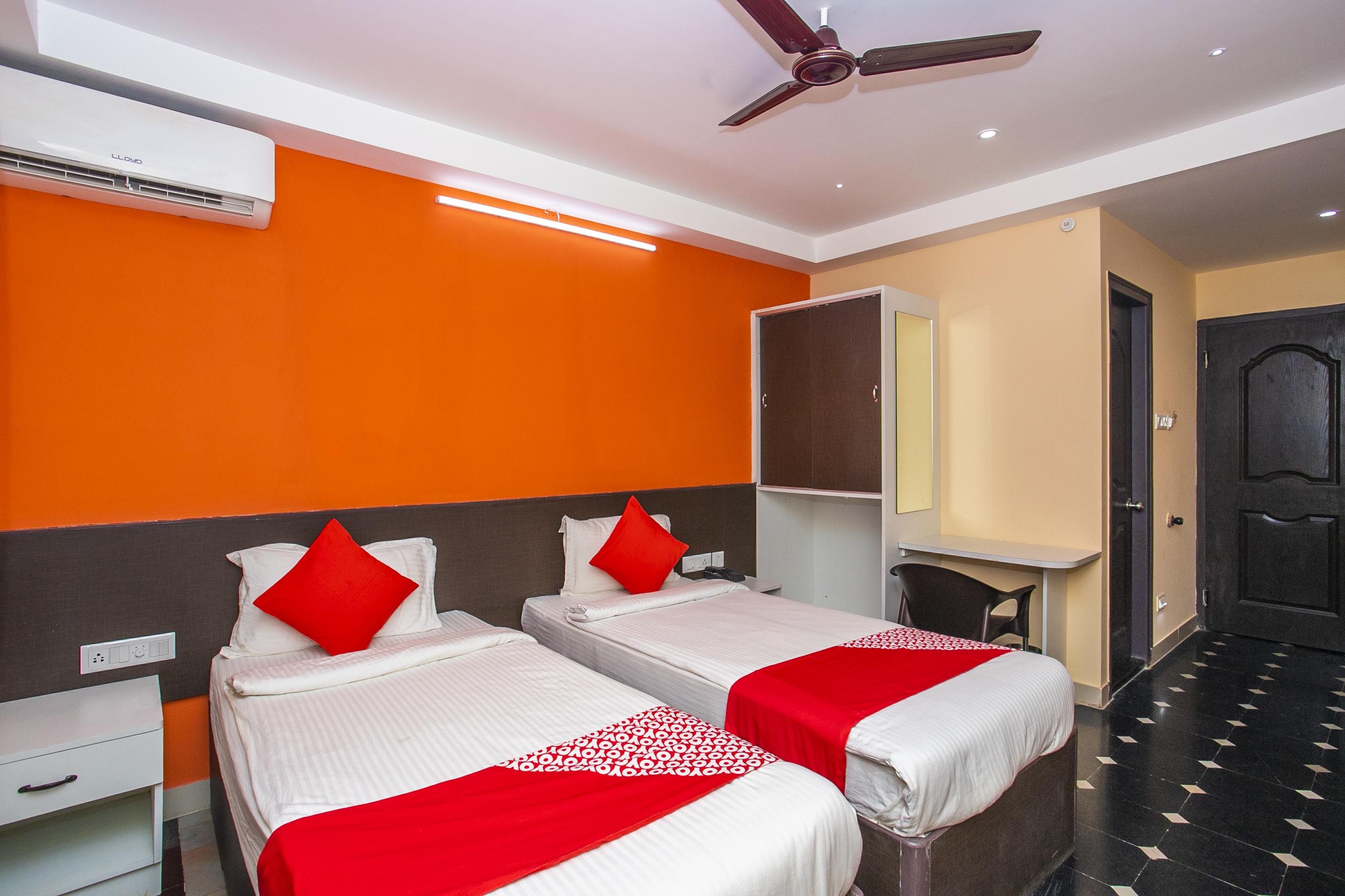 Oyo 22837 Chairmen'S Hotel Бангалор Екстериор снимка