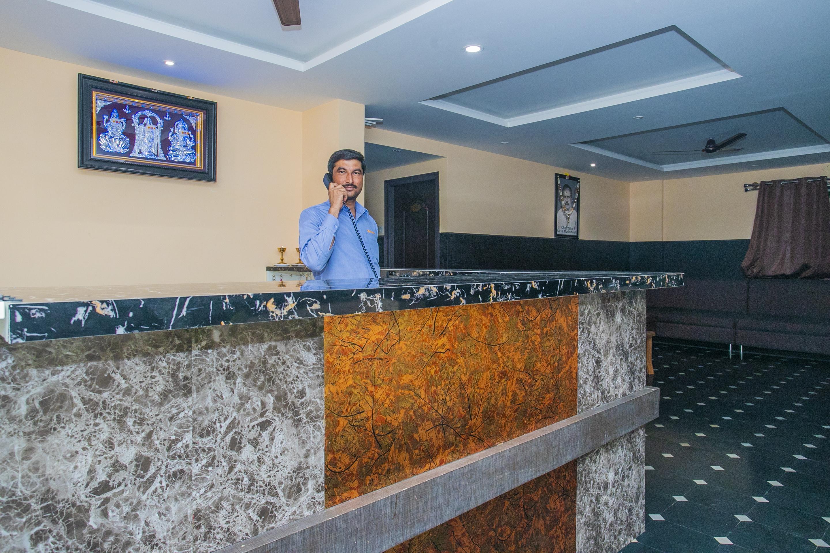 Oyo 22837 Chairmen'S Hotel Бангалор Екстериор снимка