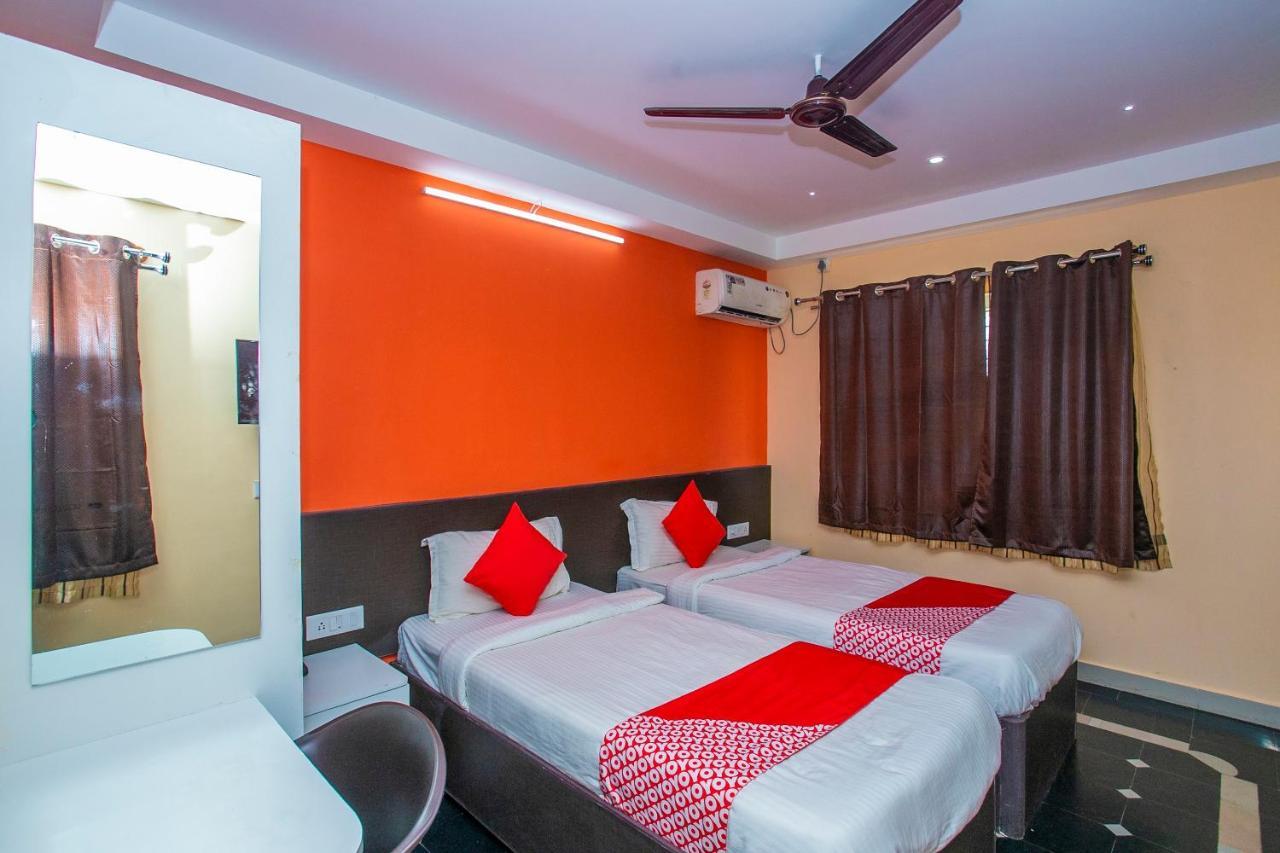 Oyo 22837 Chairmen'S Hotel Бангалор Екстериор снимка