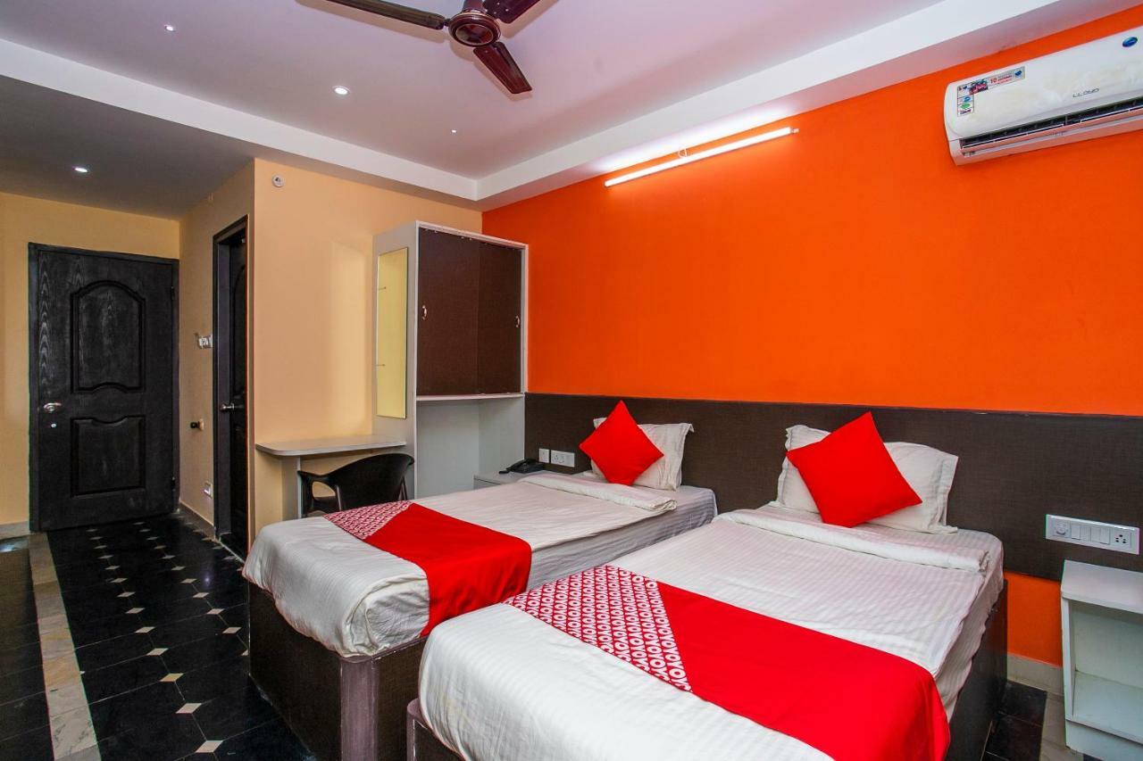 Oyo 22837 Chairmen'S Hotel Бангалор Екстериор снимка
