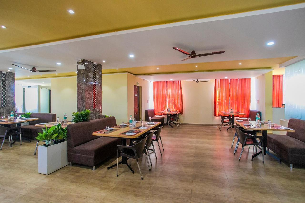 Oyo 22837 Chairmen'S Hotel Бангалор Екстериор снимка
