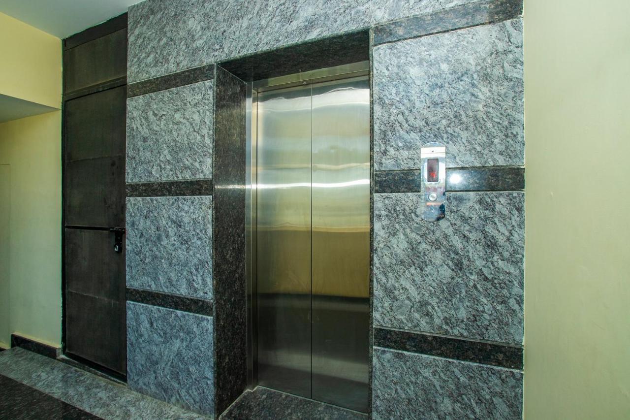Oyo 22837 Chairmen'S Hotel Бангалор Екстериор снимка