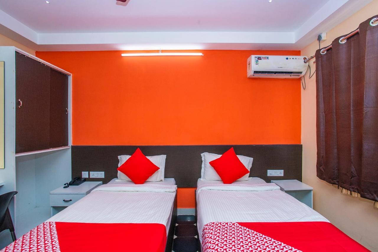 Oyo 22837 Chairmen'S Hotel Бангалор Екстериор снимка